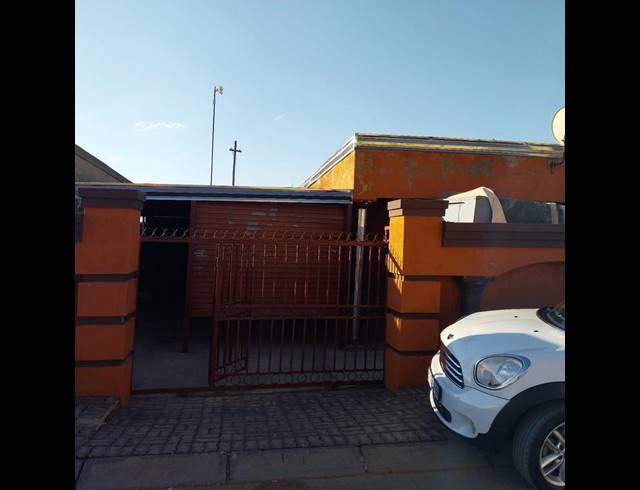 6 BEDROOM HOUSE FOR SALE IN PHOMOLONG